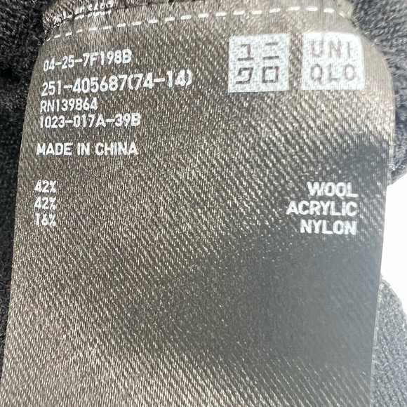 Uniqlo U Black Wool Long Sleeve Cropped Pullover Sweater Size XS Women’s - Picture 5 of 5